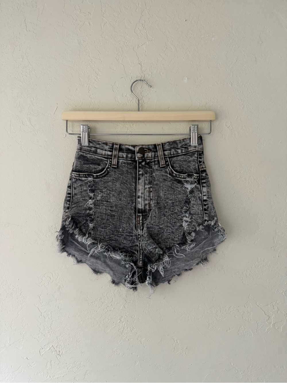 Vibrant M.I.U. Black acid wash distressed denim booty shorts